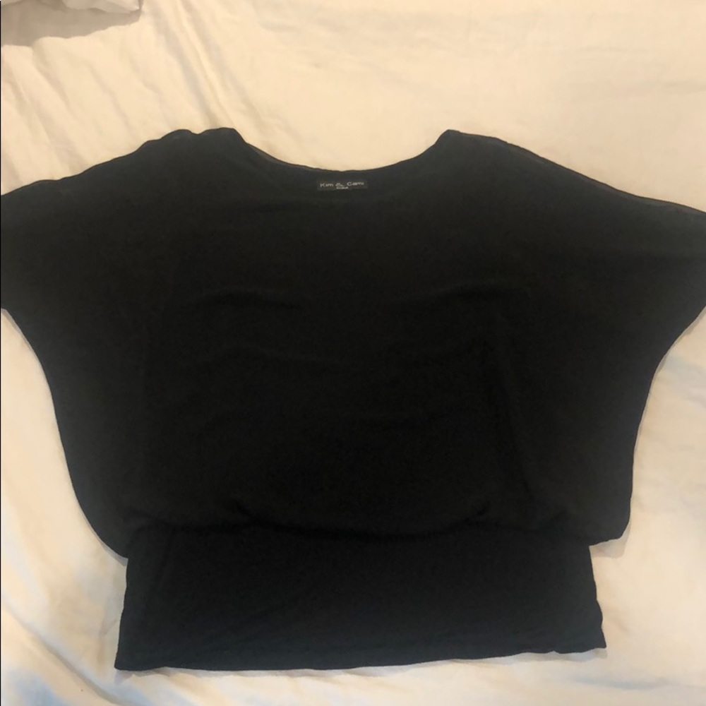 Kim & Cami black short sleeve top